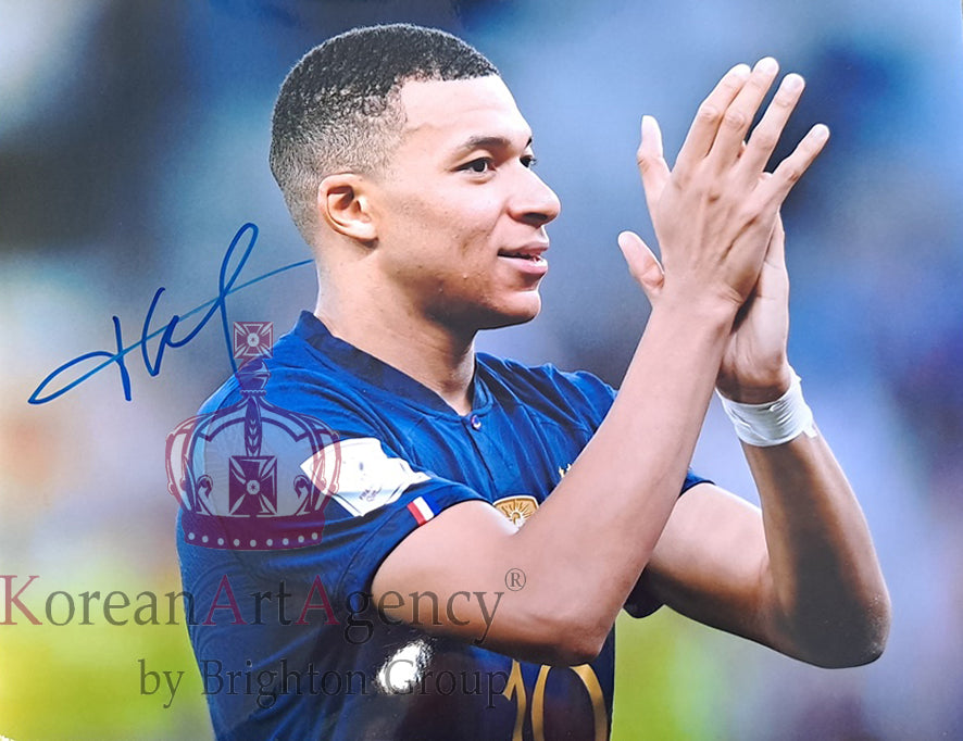 FOOTBALL TREASURE 10 INCH France - Kylian Mbappé Autograph – Autographs