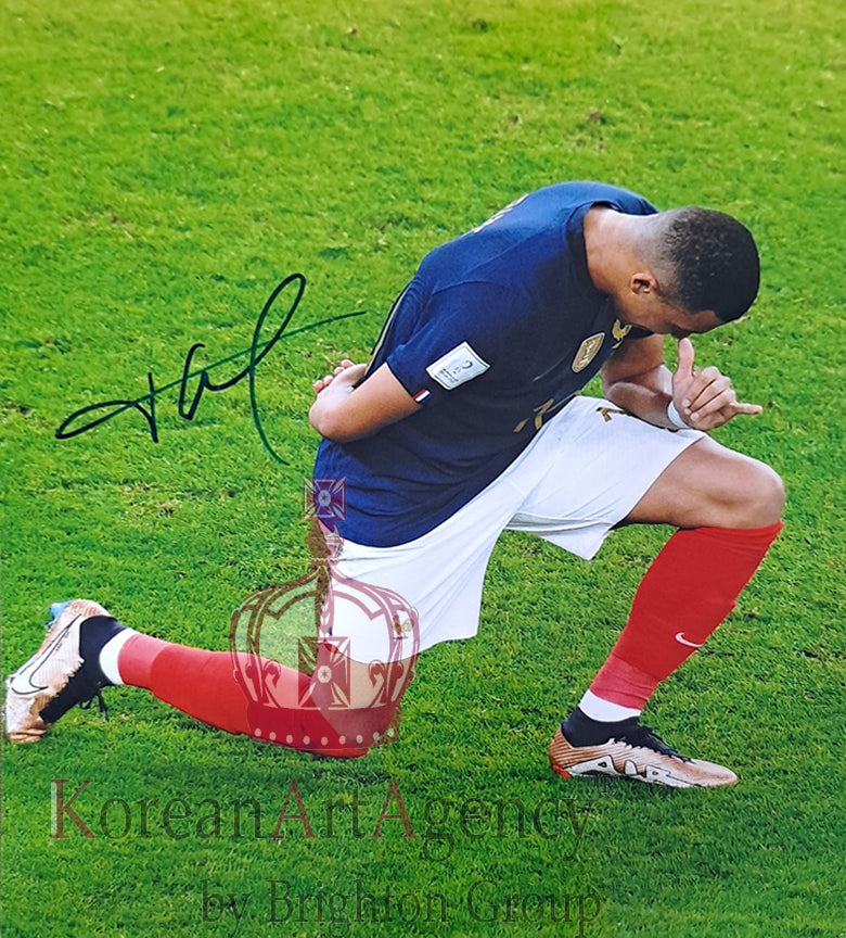 FOOTBALL TREASURE 10 INCH France - Kylian Mbappé Autograph – Autographs