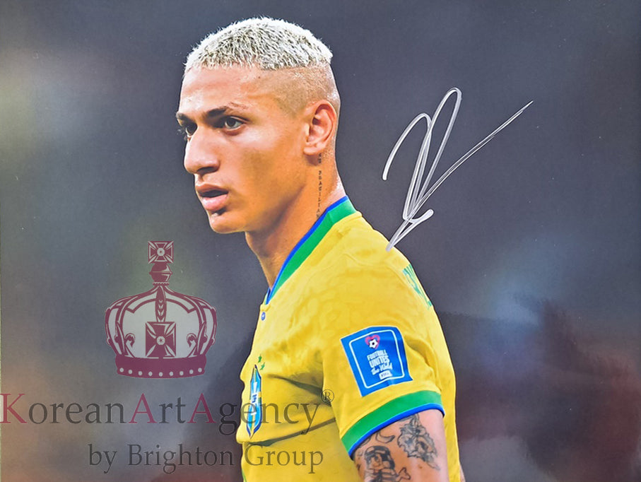 FOOTBALL TREASURE 10 INCH Brazil - Richarlison Autograph – Autographs
